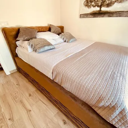 Elena Apartament Donji Okrug (Ciovo)