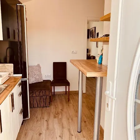 Elena Apartman
